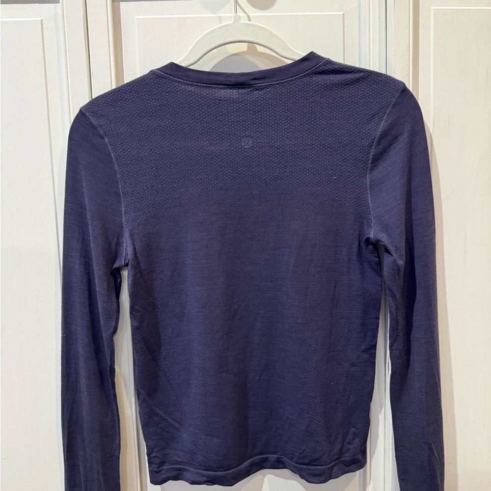 Lululemon Women's swiftly crew long sleeve in nightfall - waist length XS - Picture 4 of 5